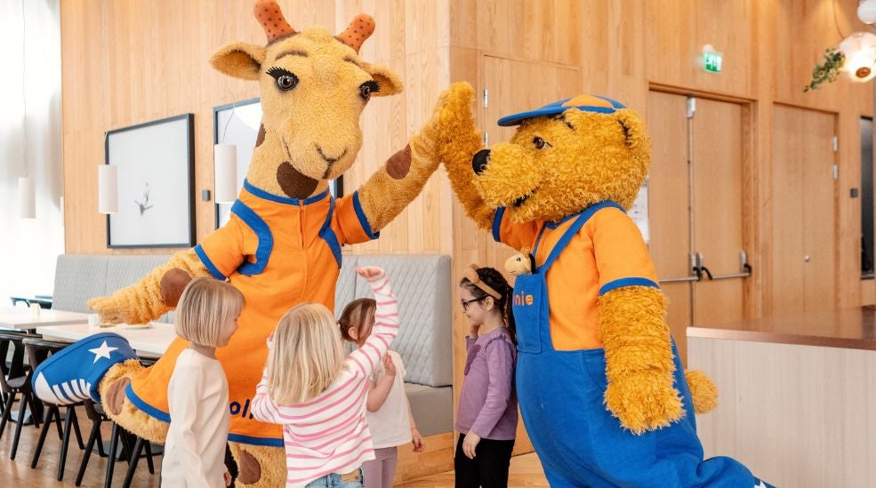 Bo på hotell og treff Lollo & Bernie