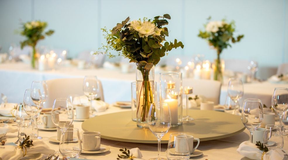 Bryllup og feiring i idylliske omgivelser – alt dere trenger, samlet under ett tak.